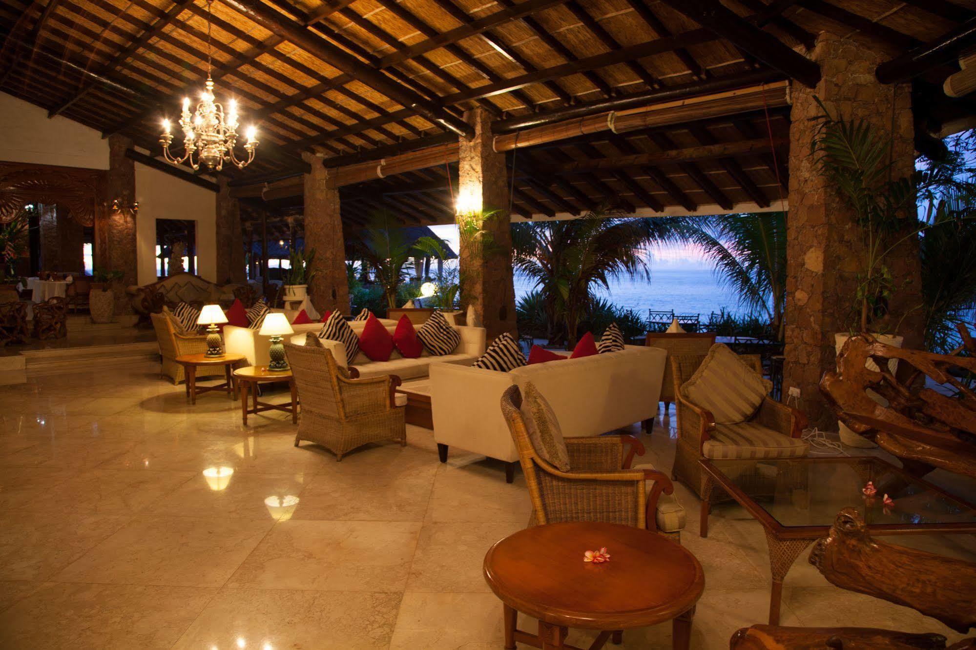 Sunset Beach Hotel Glacis  Buitenkant foto